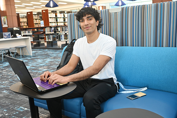 Eisa Chaudhary student in library