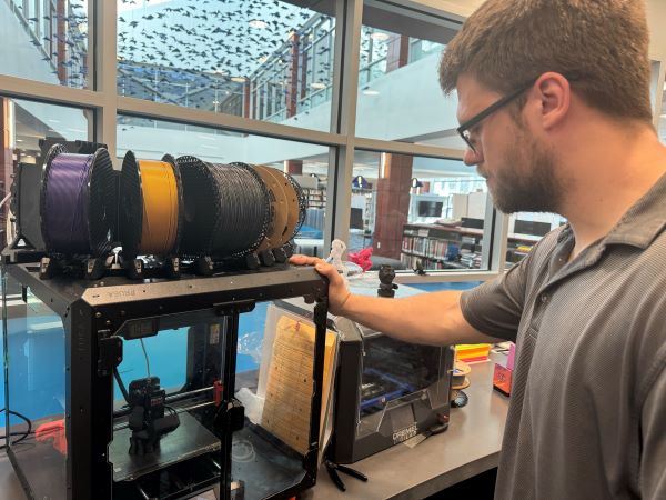 Student using 3D printer