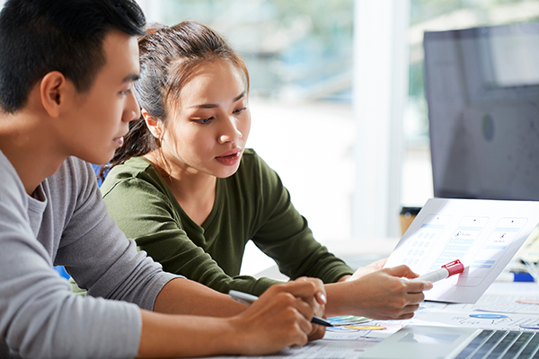 business students at computer