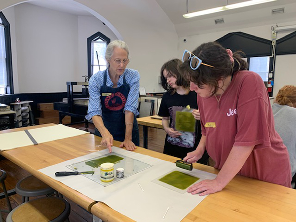 Art club students making lithographs