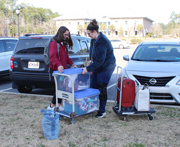 students_moving_in