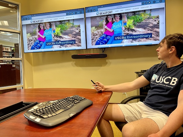 Student Using Library Conference Room TVs