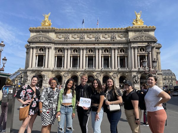 Opéra Square, Palais Garnier-Opéra National de Paris. May 2022 with L to R: Kari Dennis, Ashley “Kai” Bangs, Alanna “Jules” Duterte, Jarrett Kizer, Sherry Rodriguez, Jessica Garcia Zena, Kaylee Aiken, and Maddy Morzenti. Opéra Square, Palais Garnier-Opéra National de Paris. May 2022 with L to R: Kari Dennis, Ashley “Kai” Bangs, Alanna “Jules” Duterte, Jarrett Kizer, Sherry Rodriguez, Jessica Garcia Zena, Kaylee Aiken, and Maddy Morzenti.