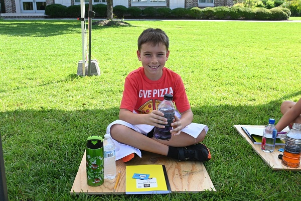 Kids making Lava lamps Kids making Lava lamps